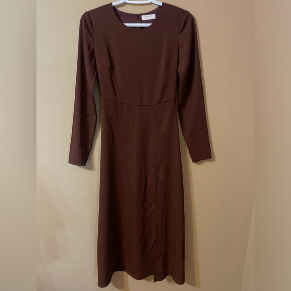 A brown maxi dress - Picture 3 of 4